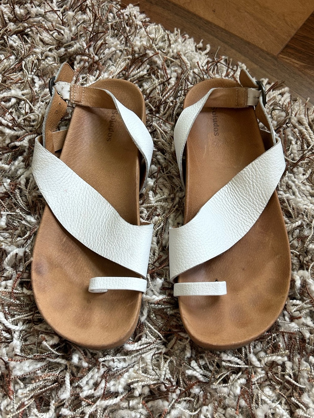 Women’s White Leather Crossover Toe-Ring Sandals